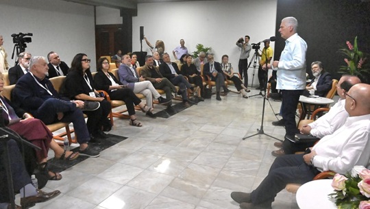 Italia trae a Cuba solidaridad y energía solar en tiempos difíciles