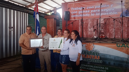 🎧 Celebran en Cienfuegos acto nacional por el cincuentenario de Frutas Selectas